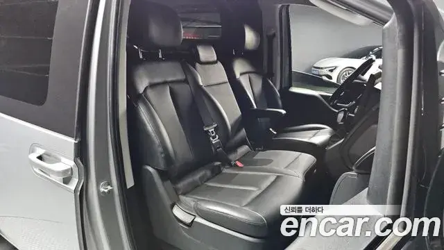 Hyundai Staria 2022 — Фото 10/20