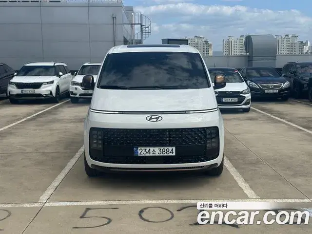 Hyundai Staria 2025 — Photo 9/20