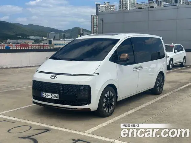 Hyundai Staria 2025 — Photo 1/20