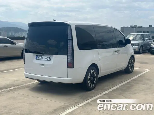 Hyundai Staria 2025 — Photo 3/20