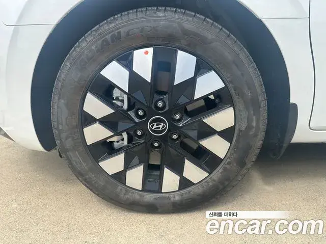 Hyundai Staria 2025 — Photo 5/20
