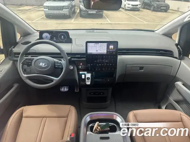Hyundai Staria 2025 — Photo 10/20