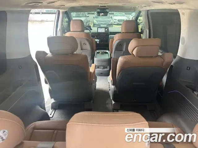 Hyundai Staria 2025 — Photo 6/20