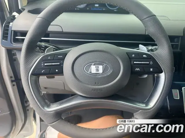 Hyundai Staria 2025 — Photo 7/20