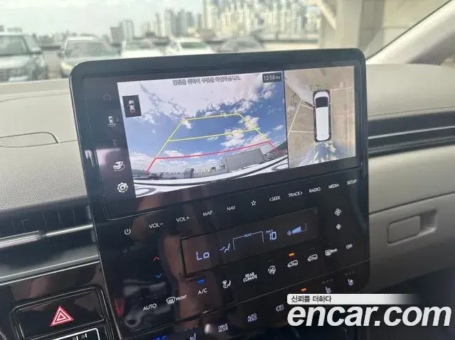 Hyundai Staria 2025 — Photo 12/20