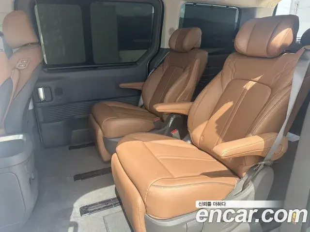 Hyundai Staria 2025 — Photo 16/20