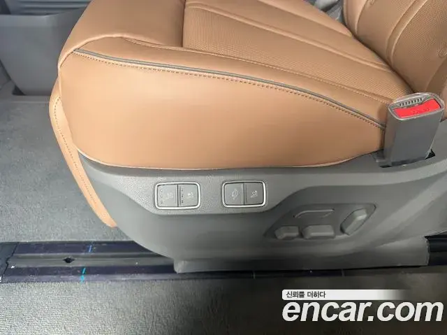 Hyundai Staria 2025 — Photo 17/20