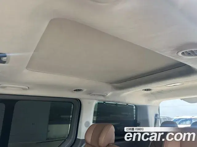 Hyundai Staria 2025 — Photo 19/20