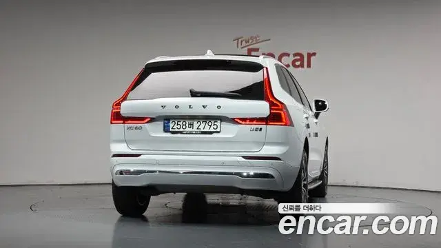 Volvo XC60 2023 — Фото 4/20