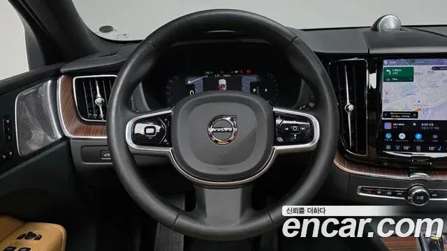 Volvo XC60 2023 — Фото 13/20