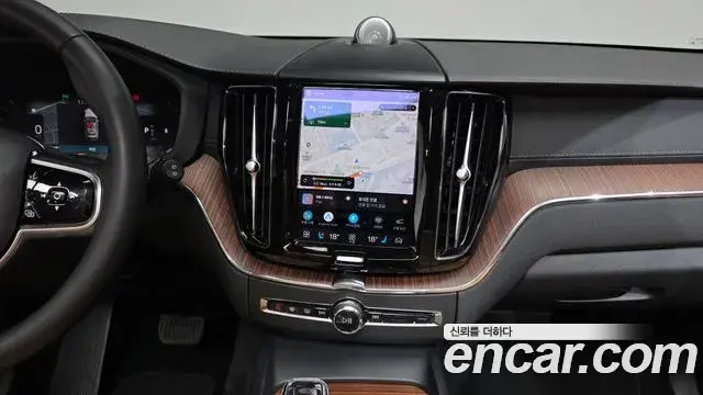 Volvo XC60 2023 — Фото 14/20
