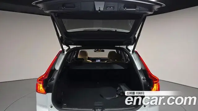 Volvo XC60 2023 — Фото 20/20