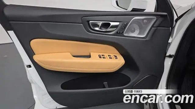 Volvo XC60 2023 — Şəkil 21/37