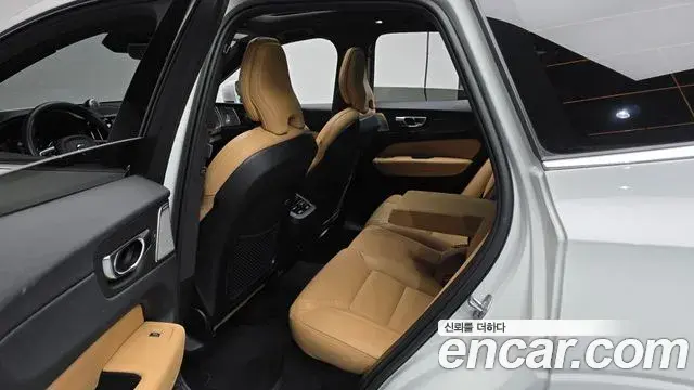 Volvo XC60 2023 — Şəkil 29/37