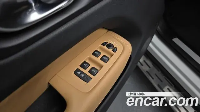 Volvo XC60 2023 — Şəkil 16/37