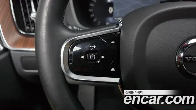 Volvo XC60 2023 — Şəkil 25/37