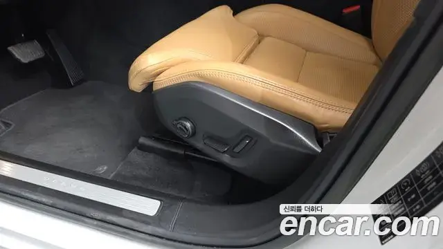 Volvo XC60 2023 — Şəkil 35/37