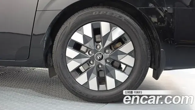 Hyundai Staria 2021 — ფოტო 4/37