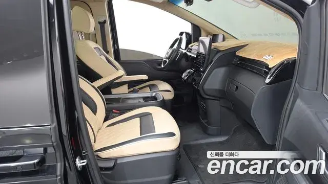 Hyundai Staria 2021 — ფოტო 9/37