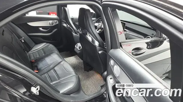Mercedes-Benz C-Class 2018 — Photo 11/20