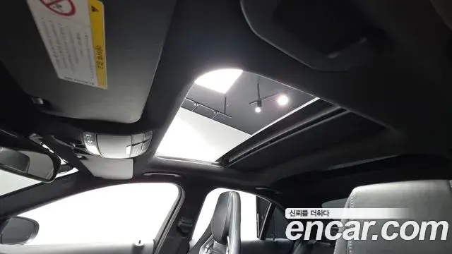 Mercedes-Benz C-Class 2018 — Photo 16/20