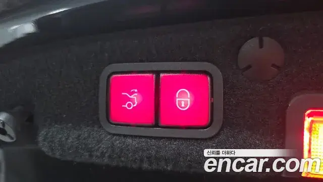 Mercedes-Benz C-Class 2018 — Photo 17/20