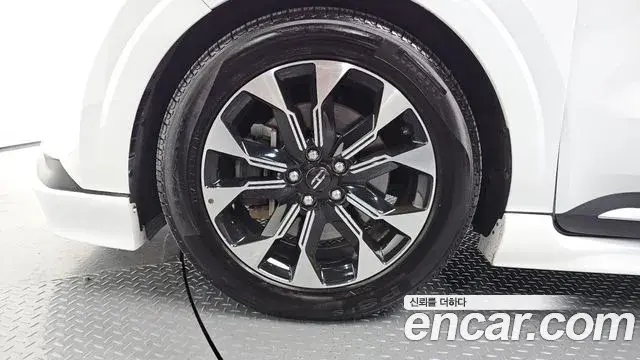 Kia Carnival 2021 — Фото 5/20