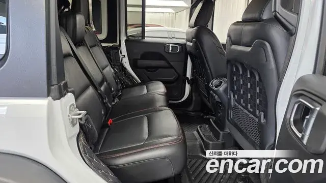Jeep Wrangler 2021 — Фото 10/20