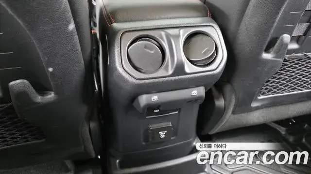 Jeep Wrangler 2021 — Фото 18/20