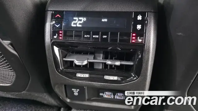 Jeep Grand Cherokee 2021 — Фото 18/20