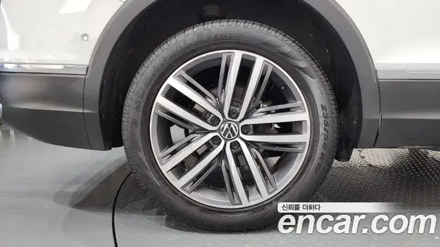 Volkswagen Tiguan Allspace 2024 — ფოტო 21/36