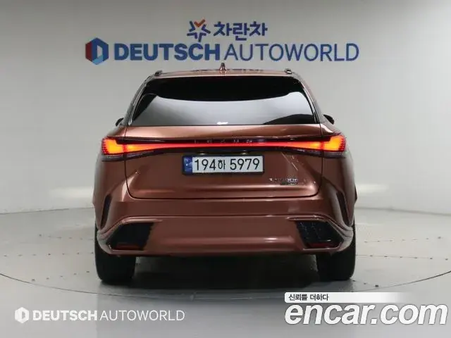 Lexus RX500h 2023 — ფოტო 17/20