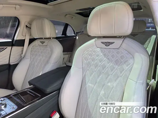 Bentley Flying Spur 2021 — ფოტო 14/20