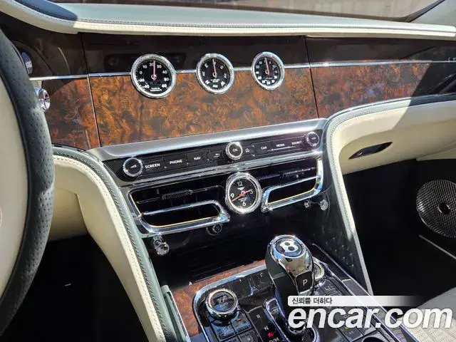 Bentley Flying Spur 2021 — ფოტო 11/20