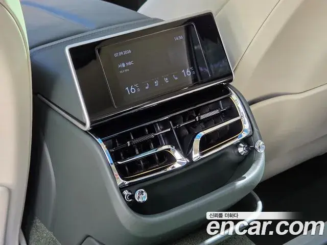 Bentley Flying Spur 2021 — ფოტო 8/20
