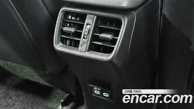 Lexus UX250h 2021 — Şəkil 24/30
