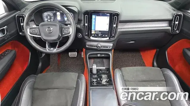 Volvo XC40 2018 — Şəkil 4/31
