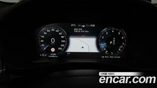 Volvo XC40 2018 — Şəkil 16/31