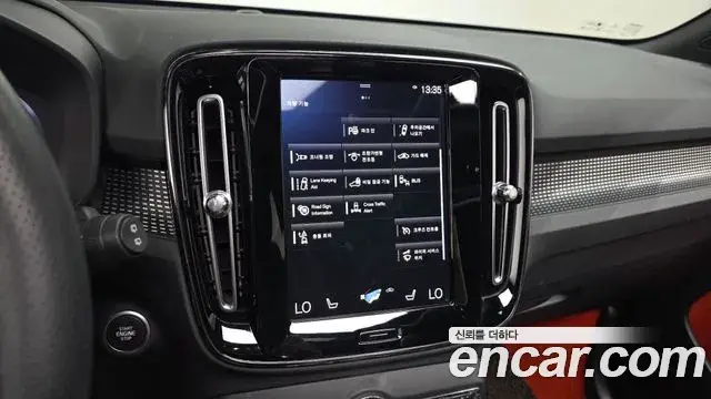 Volvo XC40 2018 — Şəkil 6/31