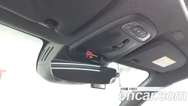 Volvo XC40 2018 — Şəkil 18/31