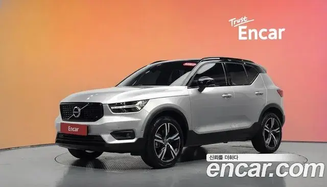 Volvo XC40 2018 — Şəkil 22/31
