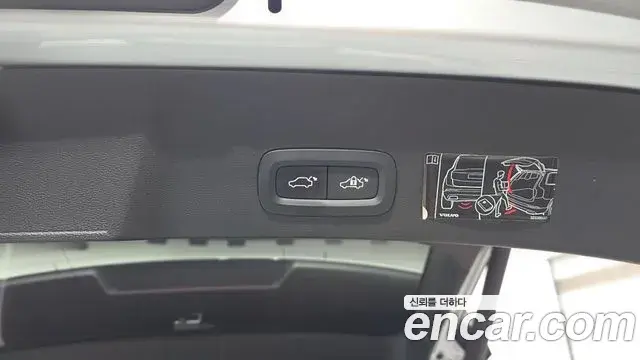 Volvo XC40 2018 — Şəkil 9/31