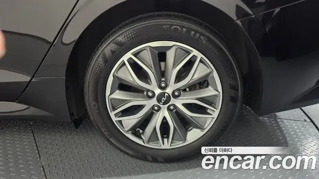 Kia K5 2022 — Photo 14/31