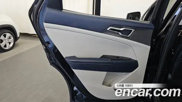 Kia Sportage 2023 — Şəkil 32/34