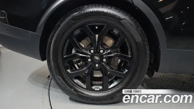 Land Rover Discovery 5 2019 — Photo 28/35