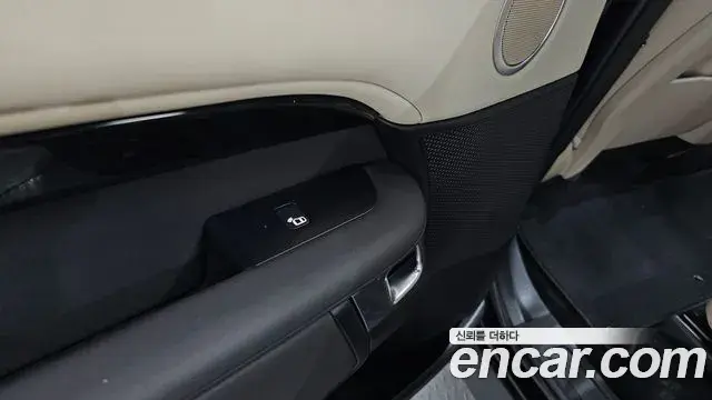 Land Rover Discovery 5 2019 — Photo 35/35