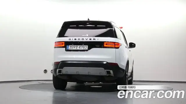 Land Rover Discovery 5 2018 — Photo 10/20