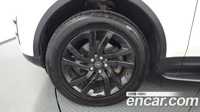 Land Rover Discovery 5 2018 — Photo 15/20