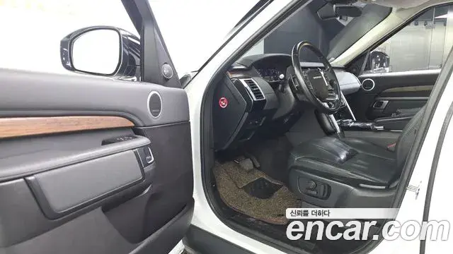 Land Rover Discovery 5 2018 — Photo 12/20