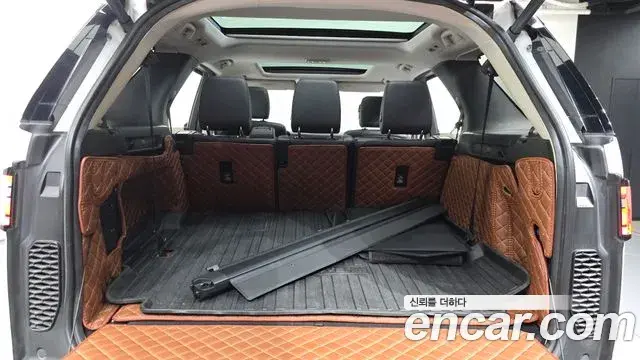 Land Rover Discovery 5 2018 — Photo 9/20